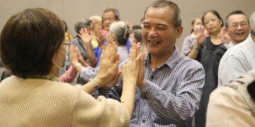 拒絕醫生幫您「開心」！王淑芳傳授老後智慧 笑聲與運動翻越孤獨高山