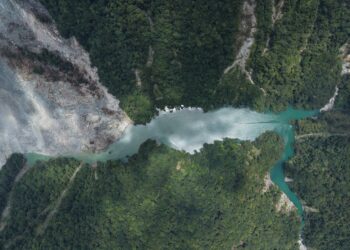 萬里溪堰塞湖恐溢流 萬榮鄉萬榮村明7/17日停止上班上課