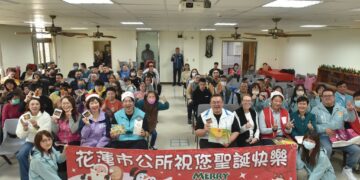 花蓮市公所聖誕愛心列車 駛往社福機構送耶誕禮物