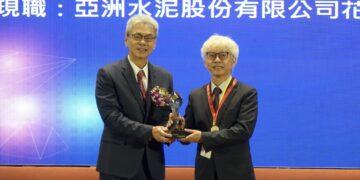 亞泥低碳工程技術新典範 花蓮廠長陳志賢是唯一榮獲「傑出工程師獎」的水泥業代表