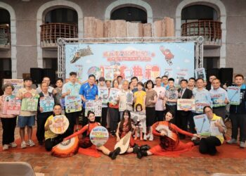 「暢遊宜蘭好禮加倍抽 2.0」大獎得主歡喜出爐宜蘭代理縣長頒大獎