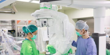女子腹長大肌瘤　達文西單孔機器手臂手術順利取出