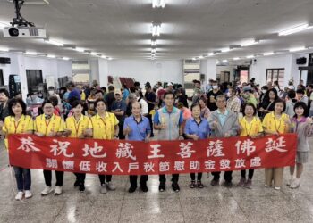 新莊地藏庵攜手新莊區公所舉辦秋節關懷活動發放白米與紅包助弱勢