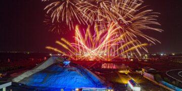 七股鹽山變身白色聖誕村! 全日吸引3000人齊聚同樂 共賞絢麗煙火