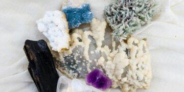 從黑到金的能量光譜 解密電氣石與各類髮晶對生活的能量影響