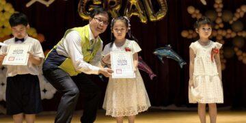 彰化市立幼兒園畢業典禮 市長林世賢逐一頒發畢業證書