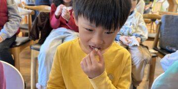 閱讀課變感官探險!新北泰山森林書屋前進濂洞國小 部落「火蔥」讓驚呼連連