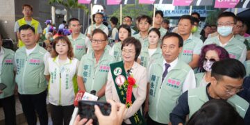 陳素月抽中「1 號」象徵一馬當先 承諾65 歲長者健保免費當選後必定兌現