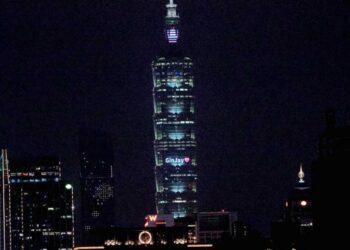 耶誕夜點亮台北101！GinJay創下首位泰星在台灣里程碑