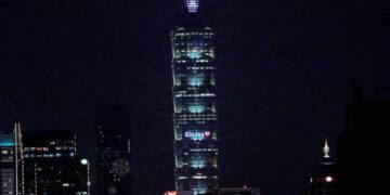 耶誕夜點亮台北101！GinJay創下首位泰星在台灣里程碑