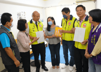 感人故事!淡水女士接力募款 26萬5千元救治失智先生和患病幼子