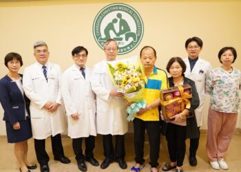 員基把握黃金時間搶救心臟病患者　醫院為病人的重生獻上祝福