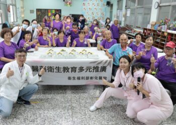 長輩常會腰痠背痛 彰醫中醫衛教師社區傳授藥草球妙方