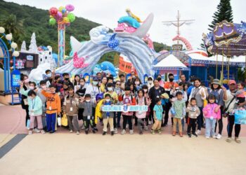 遠雄海洋公園牽手家扶兒少家庭 搶先體驗全新完工 升級版海底王國遊樂場