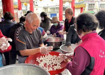 中興社區居民齊聚搓湯圓 體驗冬至過節氣氛