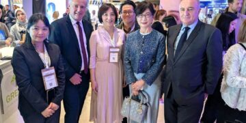 台灣麗谷理事長李琳媛巴黎COSMETIC 360開幕剪綵 推動美妝產業鏈結國際