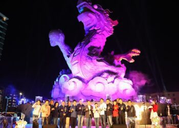 員林市舉辦元宵晚會　民眾提前到場排隊領「柴語錄聯名零錢包」