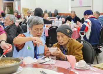 門諾基金會獨居長者圍爐活動 熱鬧溫馨