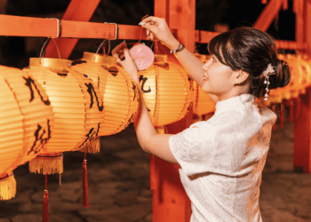 九份老街燈火璀璨 紅燈籠祭夜遊活動精彩不容錯過