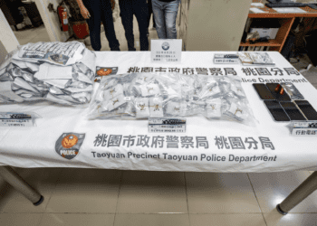 張善政慰勞桃園警察 中路派出所英勇制伏毒嫌 查獲毒品現款