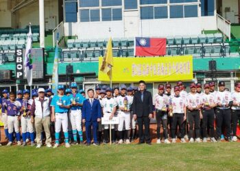 影音/高雄中區扶輪盃青少棒邀請賽圓滿落幕 地主隊大仁國中奪冠