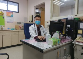 常常下背痛？ 認識僵直性脊椎炎！