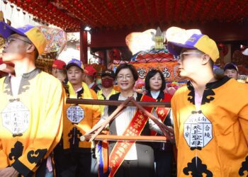 三媽進香愛潦溪　南瑤宮甲辰年笨港進香吸引數萬民眾參與及恭迎