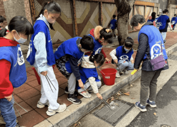 迎接地球日 新北環保局與慈心基金會號召百人淨街