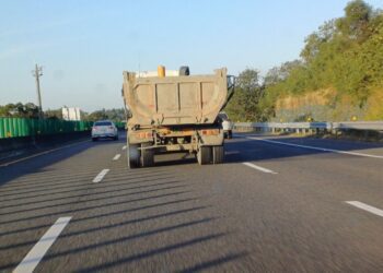 居民憂心大旗美無立委　砂石車掉落砂石誰把關？