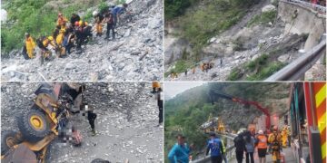 影音/裝載機墜落百米溪谷燃燒 駕駛無生命跡象