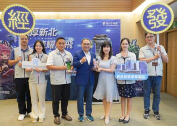 新店寶高智慧產業園區榮獲國家卓越建設獎雙料殊榮 經發局向侯友宜獻獎
