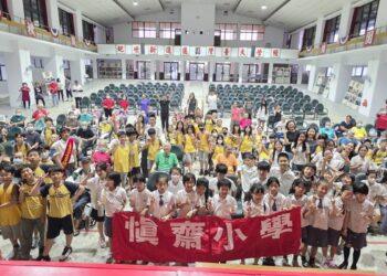 慎齋國小音樂傳愛彰化榮家　悠揚樂音串起溫馨世代情