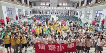 慎齋國小音樂傳愛彰化榮家　悠揚樂音串起溫馨世代情