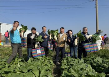 影音/台電彰化舉辦田野健行暨拔蘿蔔　將滿滿的愛與正能量帶入新的一年