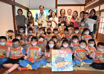 蘭陽創作繪本《好熱的夏天》 中英台語三語對照出版