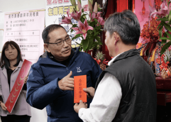 侯友宜新春慰勞公車駕駛 親送福袋感謝辛勞 強調調薪優先照顧司機