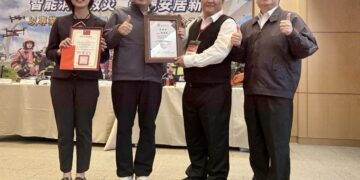 三重客運司機林榮新:不假思索抱老婦人上下車 獲讚「天使的舉動」