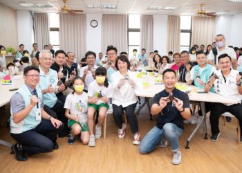 嘉義市推動食農教育計畫　黃敏惠與學生共同體驗耕種