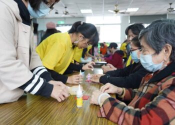 關懷礁溪鄉長者聽力 助聽器業者贈助聽器