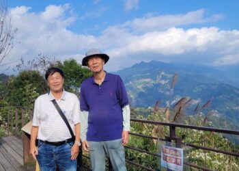 旅美傑出華僑透過李啟維議員找尋日新國小恩師楊旭榮