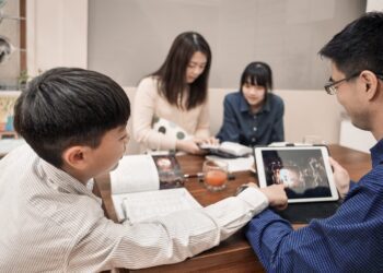 耶和華見證人分享育兒之道　幫助父母與孩子攜手度過人生成長階段