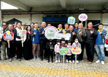 送愛到榮家 花蓮高爾夫球場駛進愛心車