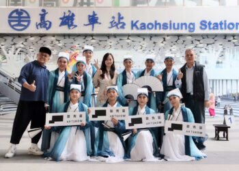 藝秀臺 It’s show time 舞藝全開 「雄」厲害！ 高雄車站藝術快閃