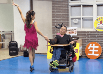 勇敢舞出亮麗人生 腦麻生阿傑引領八里愛心教養院「生命之美」巡迴活動