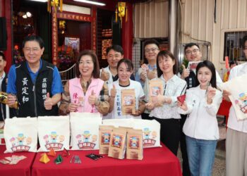 「HOLY 100 厚哩滿分」　文昌帝君加持護佑考生備考順利