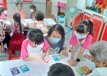 祖孫同行道安「遊學」 新北透過銀髮好行桌遊宣導道安