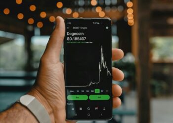 擁抱「成長股」更要抓緊「金牛股」 這兩檔高息ETF 幫你養「會長大的金牛」