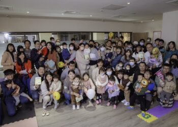 秀傳產後護理舉行寶寶爬行比賽　場面既溫馨又充滿成長的喜悅