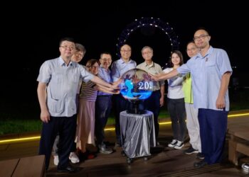 2024野柳石光夜訪女王 絢麗水幕結合300架無人機展演驚豔全場!