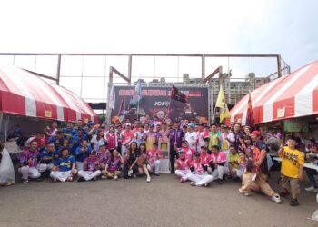 李啟維出席國際青年商會會長聯隊盃公益壘球賽　對青商人推展運動捐贈 AED 愛心不落人後表達敬佩